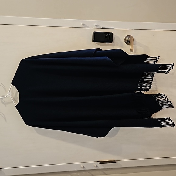 MerSea Navy Classic Travel Wrap Like New - Picture 6 of 9